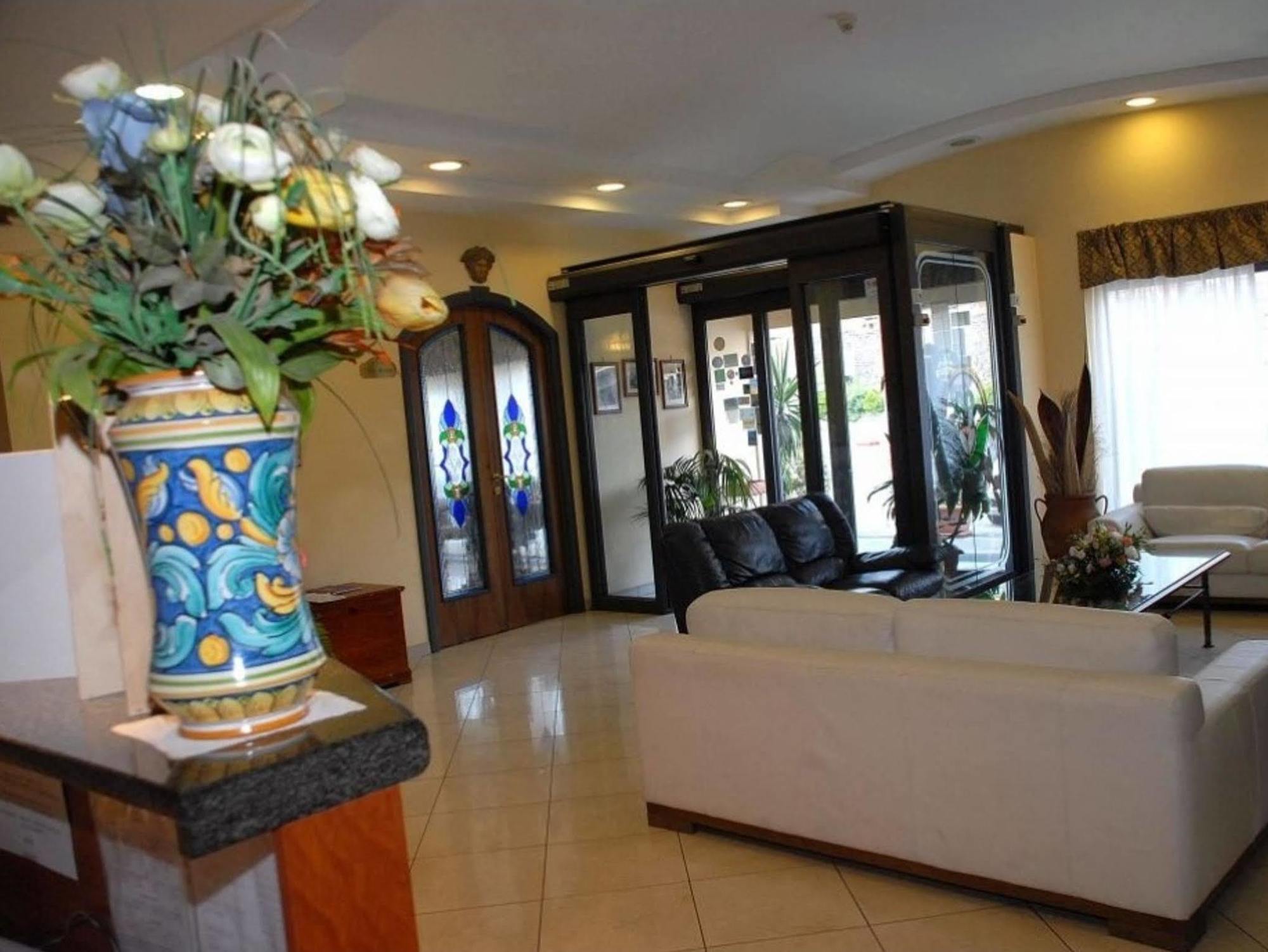 Hotel Scrivano Randazzo Exterior foto